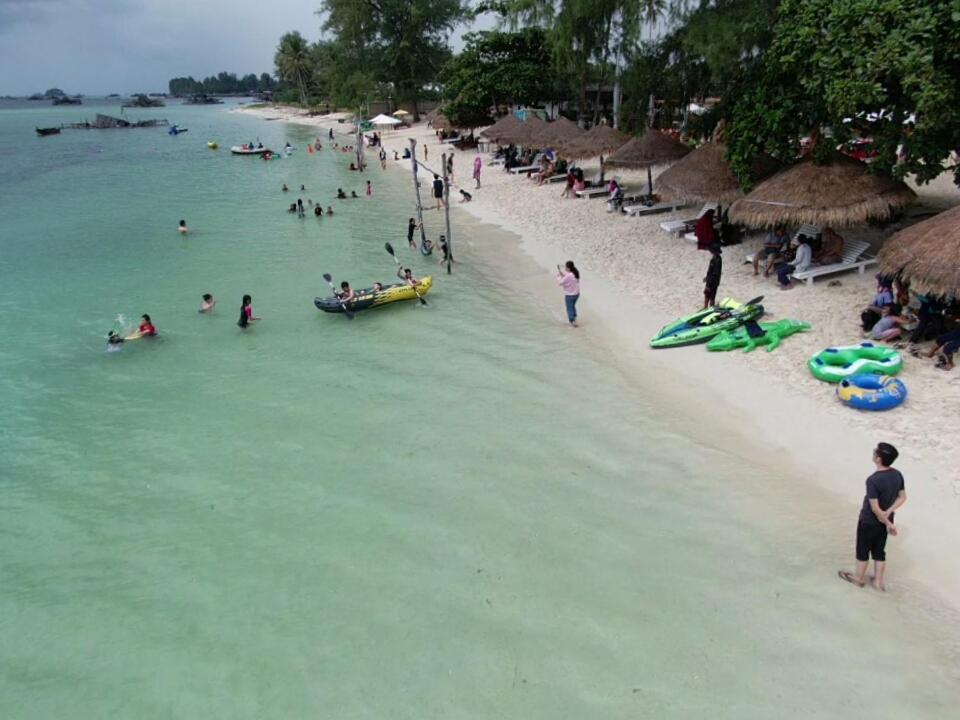 Madu Tiga Beach And Resort Tanjung Pinang Exterior photo