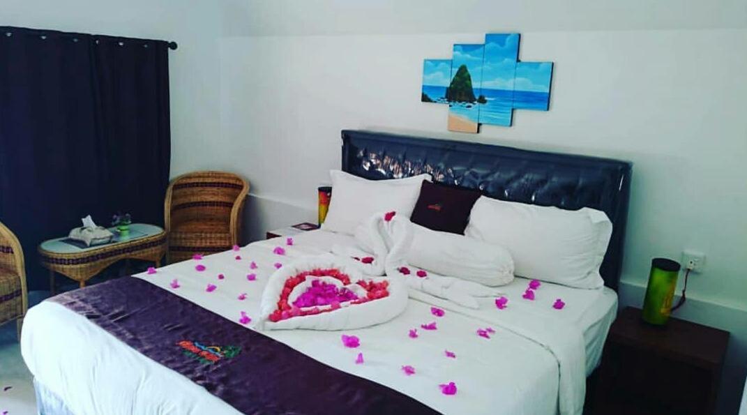 Madu Tiga Beach And Resort Tanjung Pinang Exterior photo