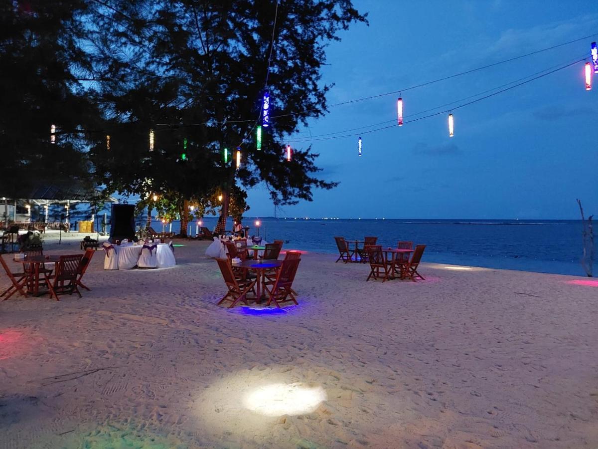 Madu Tiga Beach And Resort Tanjung Pinang Exterior photo