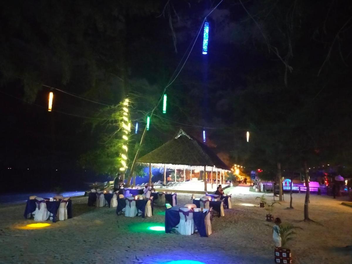 Madu Tiga Beach And Resort Tanjung Pinang Exterior photo