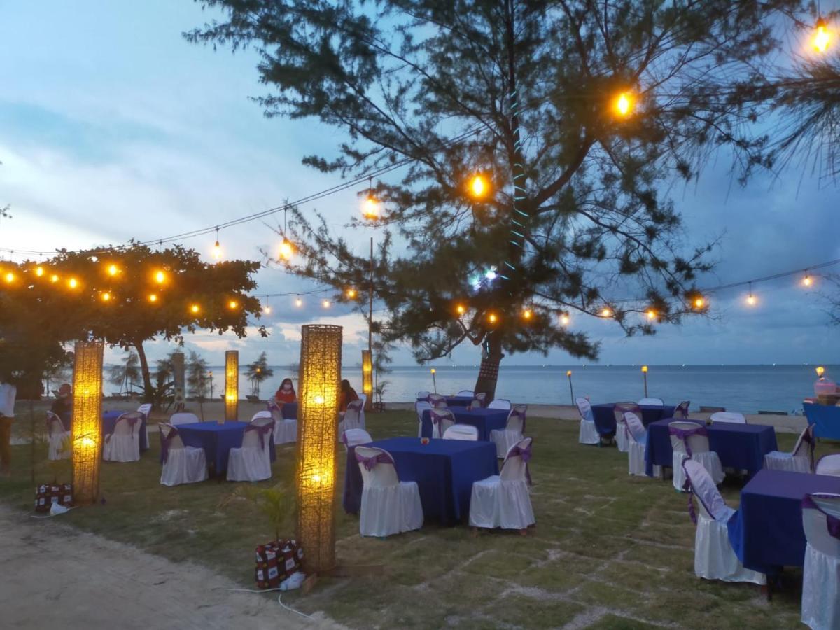 Madu Tiga Beach And Resort Tanjung Pinang Exterior photo