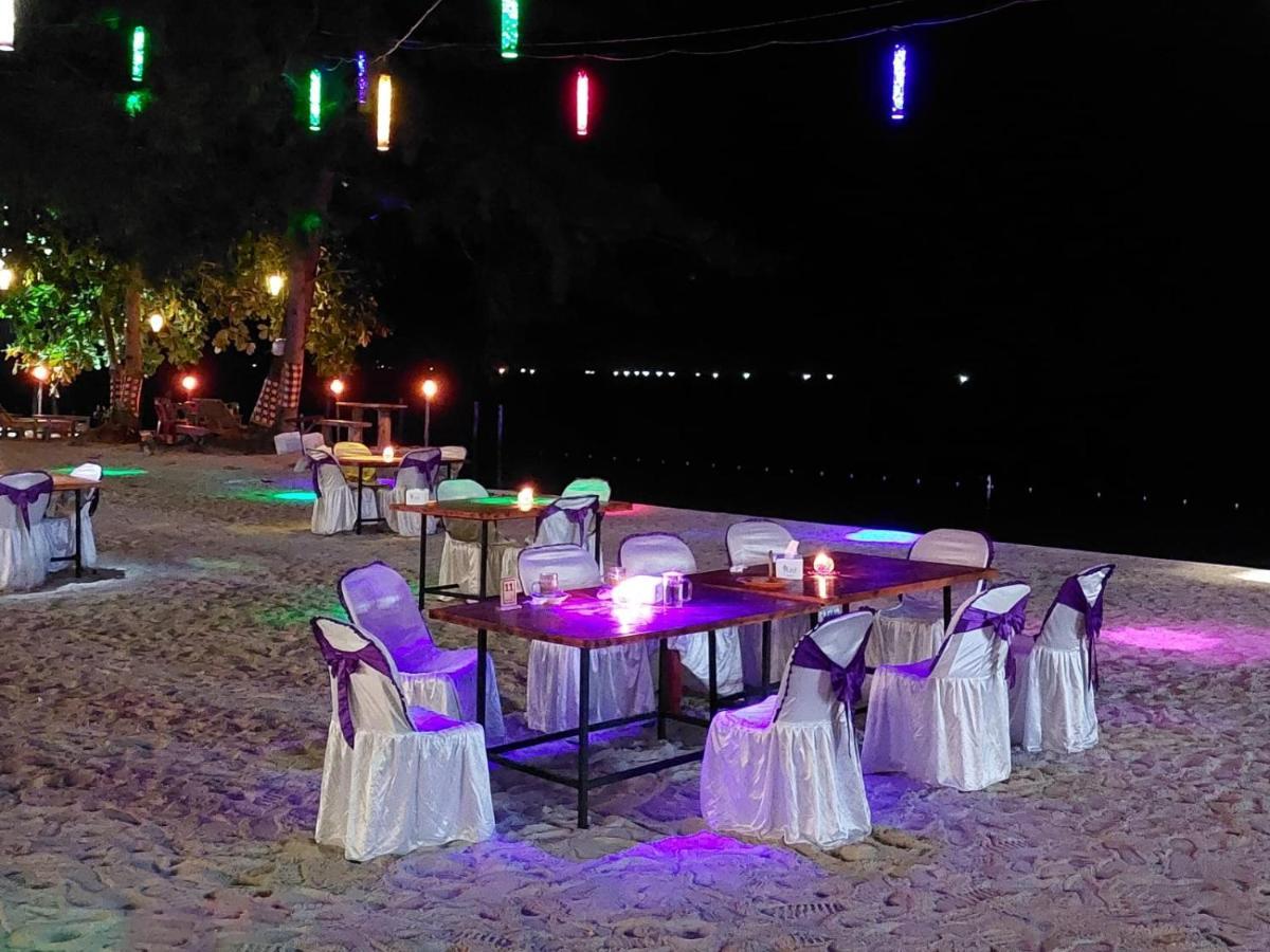 Madu Tiga Beach And Resort Tanjung Pinang Exterior photo