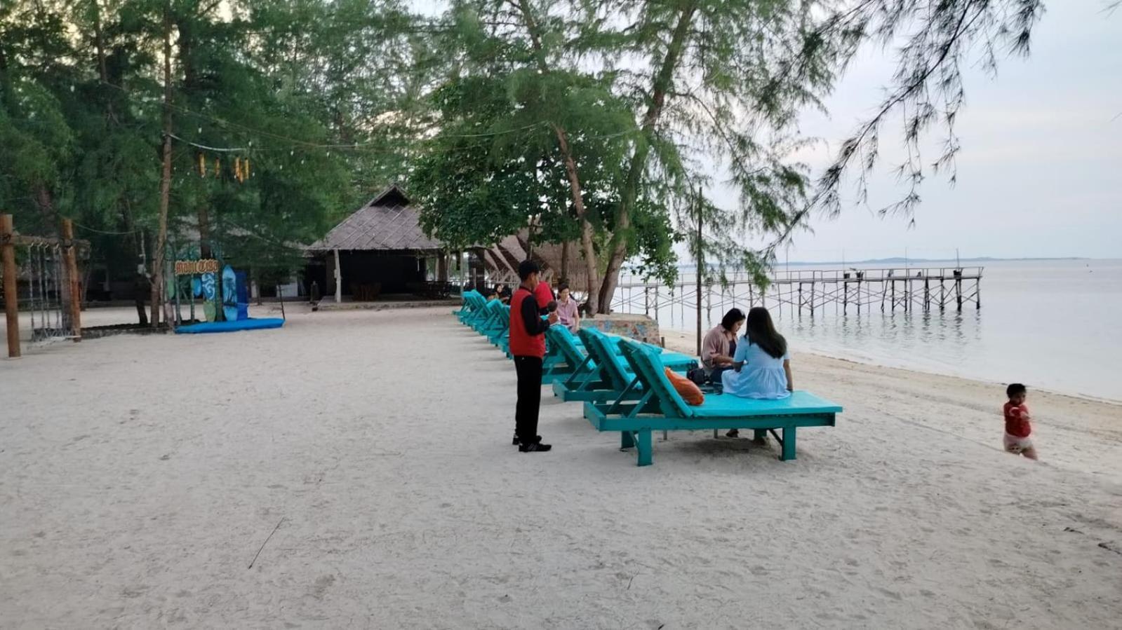 Madu Tiga Beach And Resort Tanjung Pinang Exterior photo