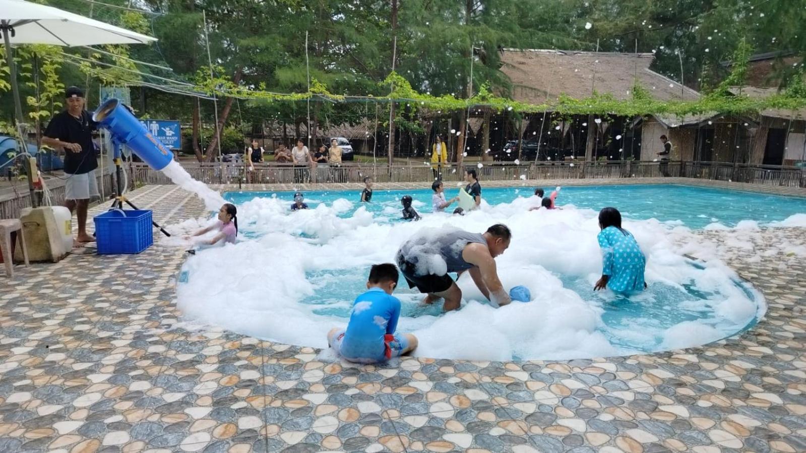 Madu Tiga Beach And Resort Tanjung Pinang Exterior photo