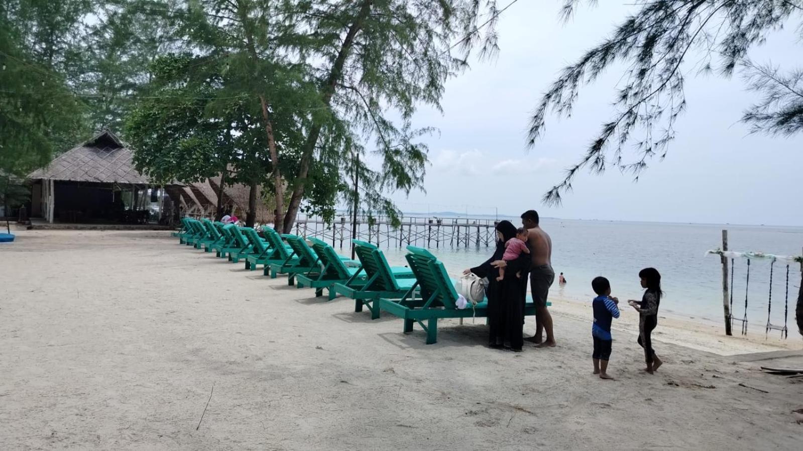 Madu Tiga Beach And Resort Tanjung Pinang Exterior photo