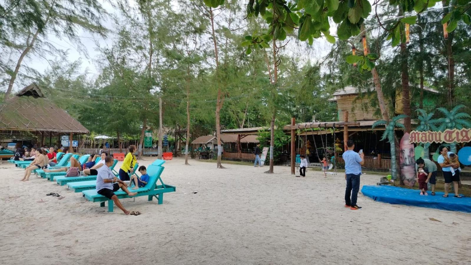 Madu Tiga Beach And Resort Tanjung Pinang Exterior photo