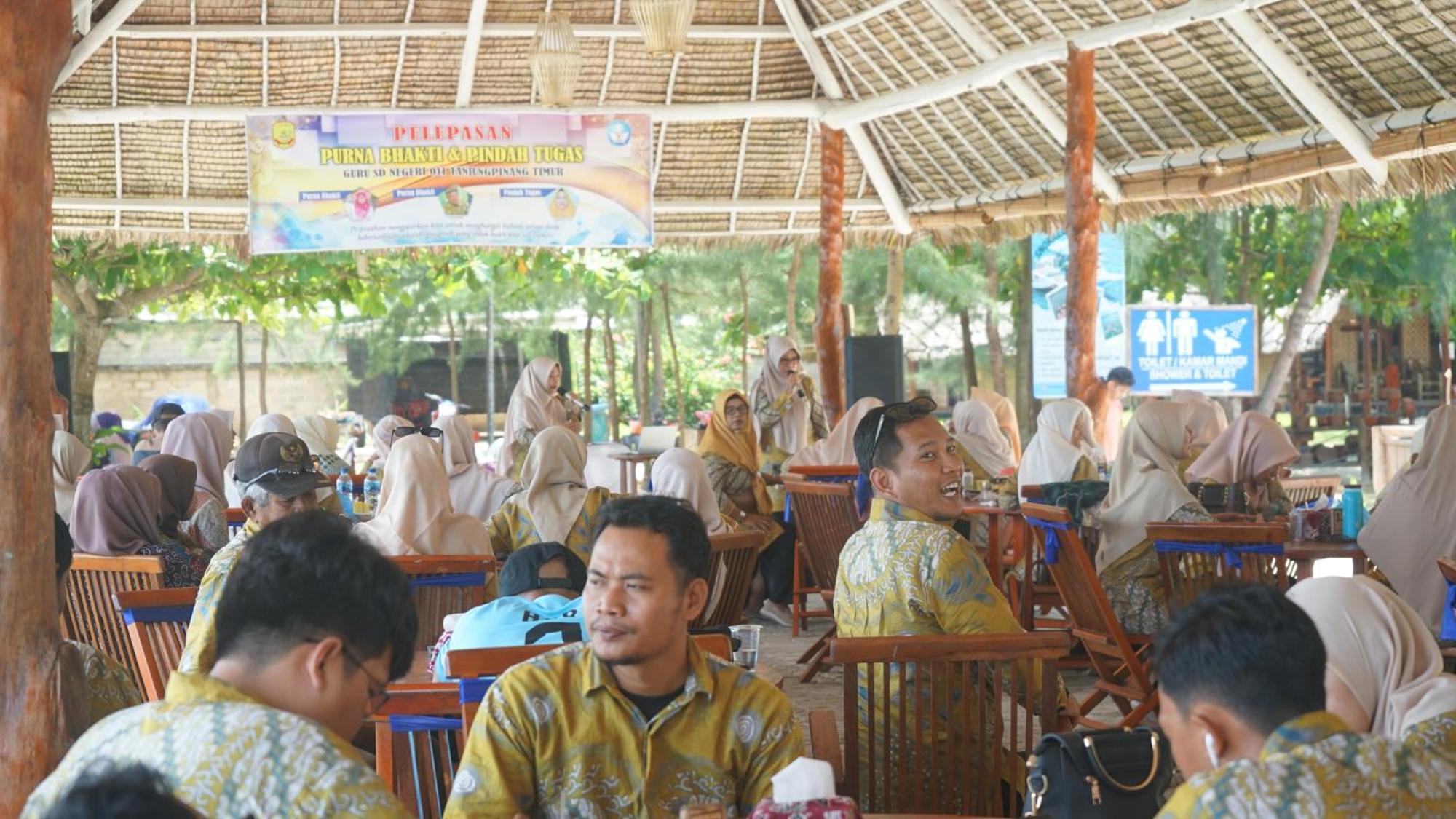 Madu Tiga Beach And Resort Tanjung Pinang Exterior photo