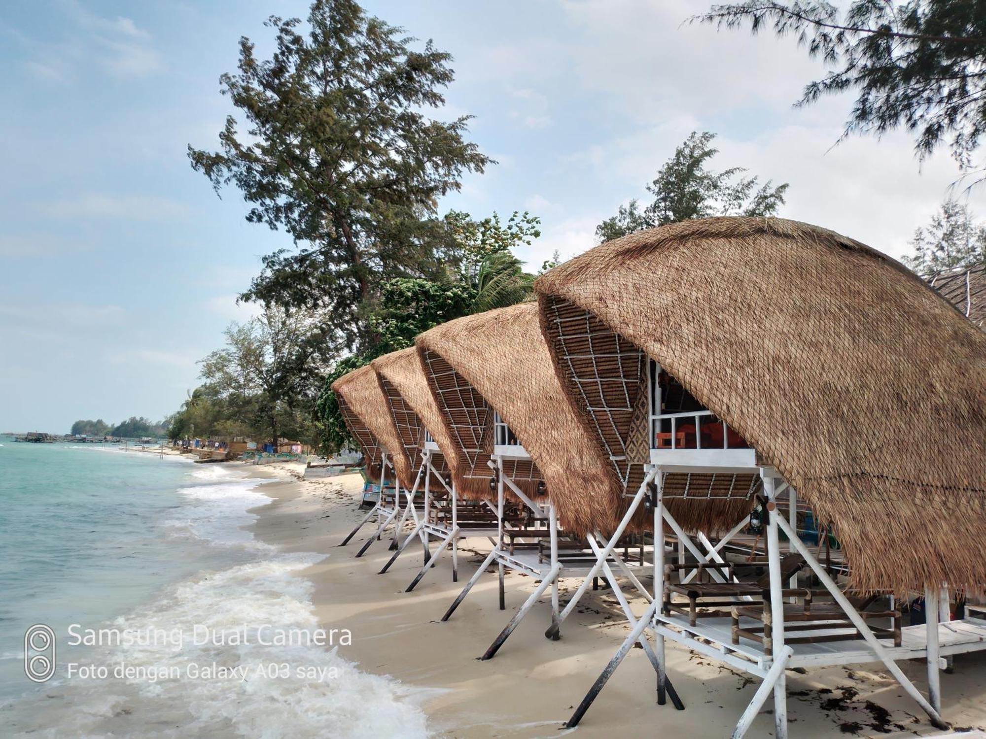 Madu Tiga Beach And Resort Tanjung Pinang Exterior photo