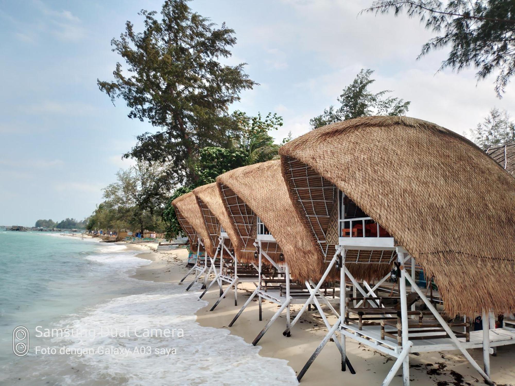 Madu Tiga Beach And Resort Tanjung Pinang Exterior photo