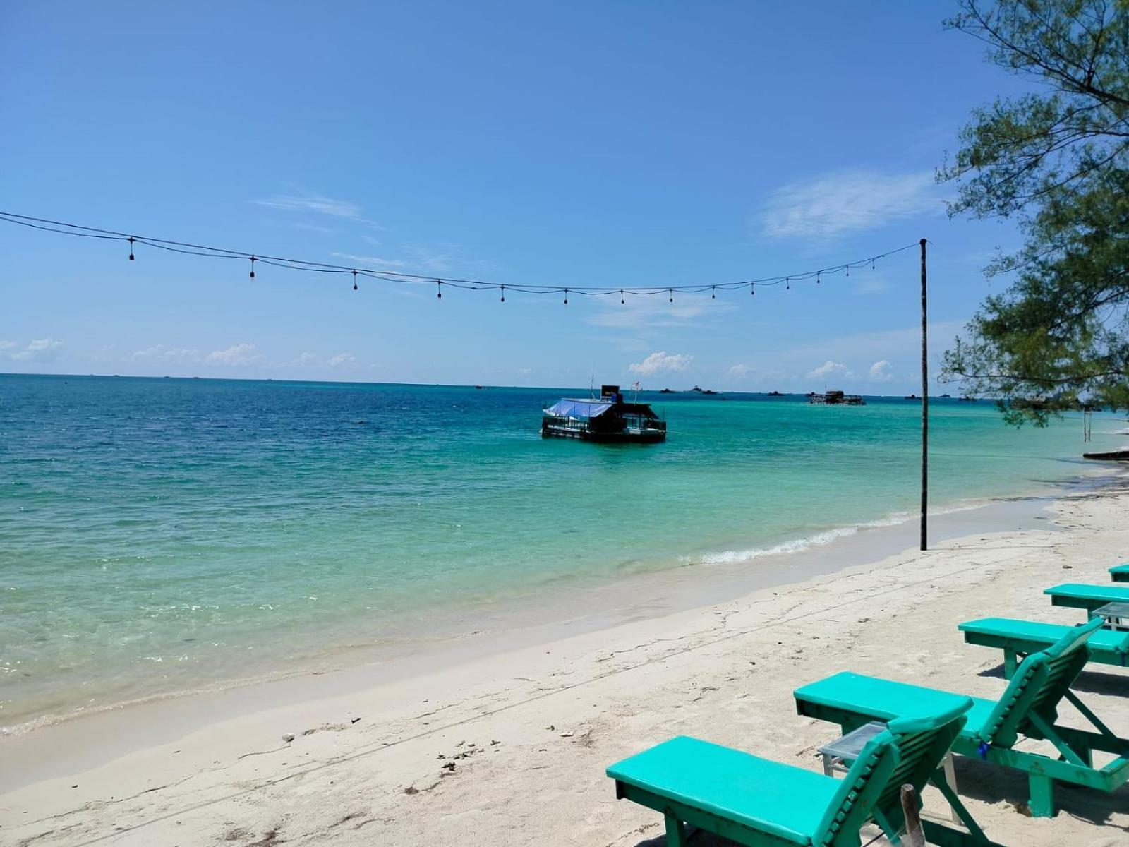 Madu Tiga Beach And Resort Tanjung Pinang Exterior photo