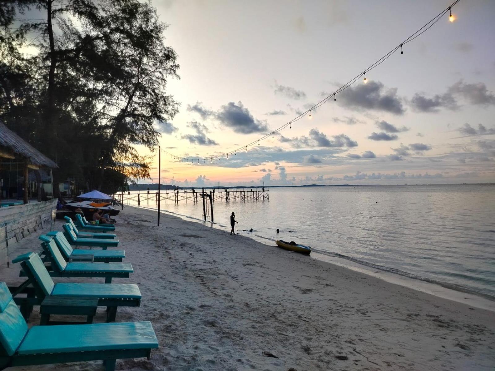 Madu Tiga Beach And Resort Tanjung Pinang Exterior photo