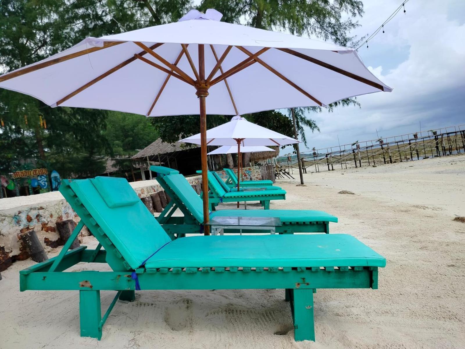 Madu Tiga Beach And Resort Tanjung Pinang Exterior photo