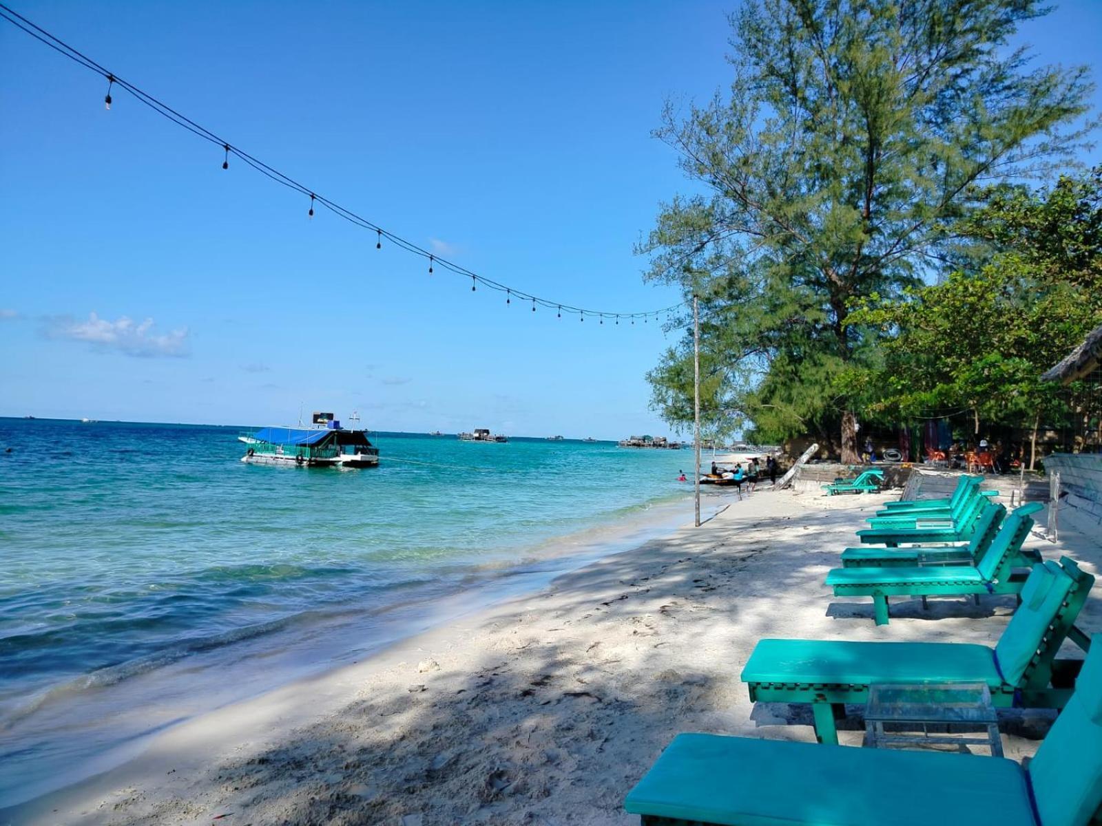 Madu Tiga Beach And Resort Tanjung Pinang Exterior photo