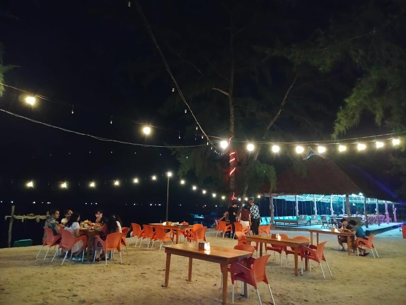 Madu Tiga Beach And Resort Tanjung Pinang Exterior photo