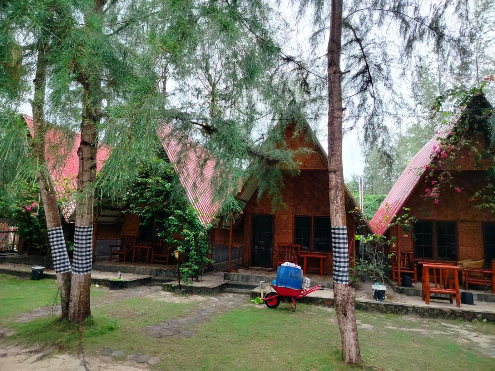 Madu Tiga Beach And Resort Tanjung Pinang Exterior photo