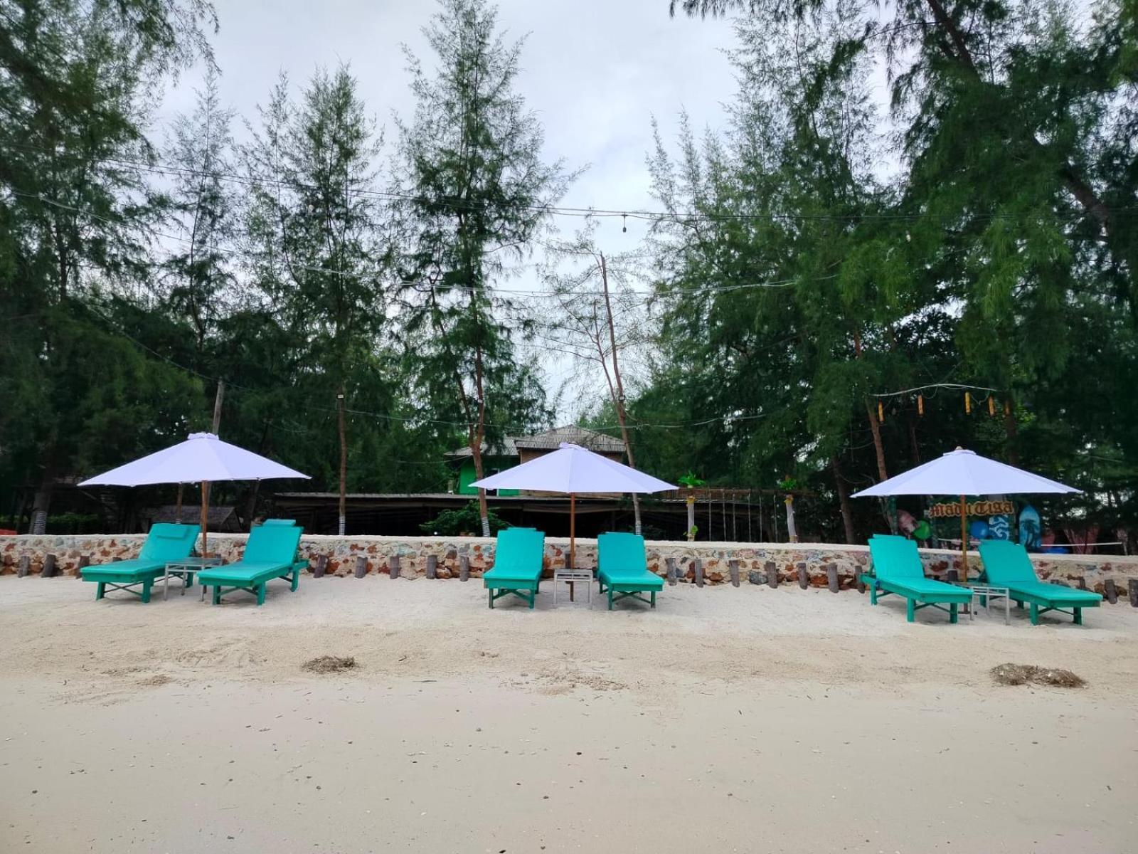 Madu Tiga Beach And Resort Tanjung Pinang Exterior photo